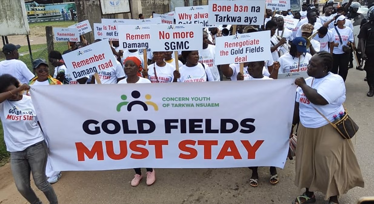 Tarkwa youth demonstrate in support of Gold Fields’ mining lease renewal